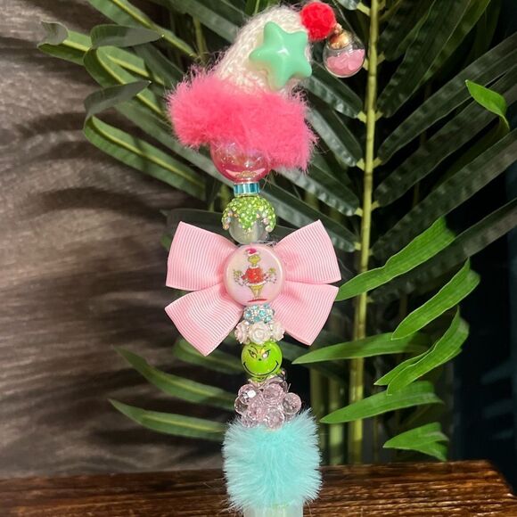 Christmas Hand-Made Custom Extended Beaded Pen. Grinch Theme. Rhinestone. Cute! - Picture 4 of 9